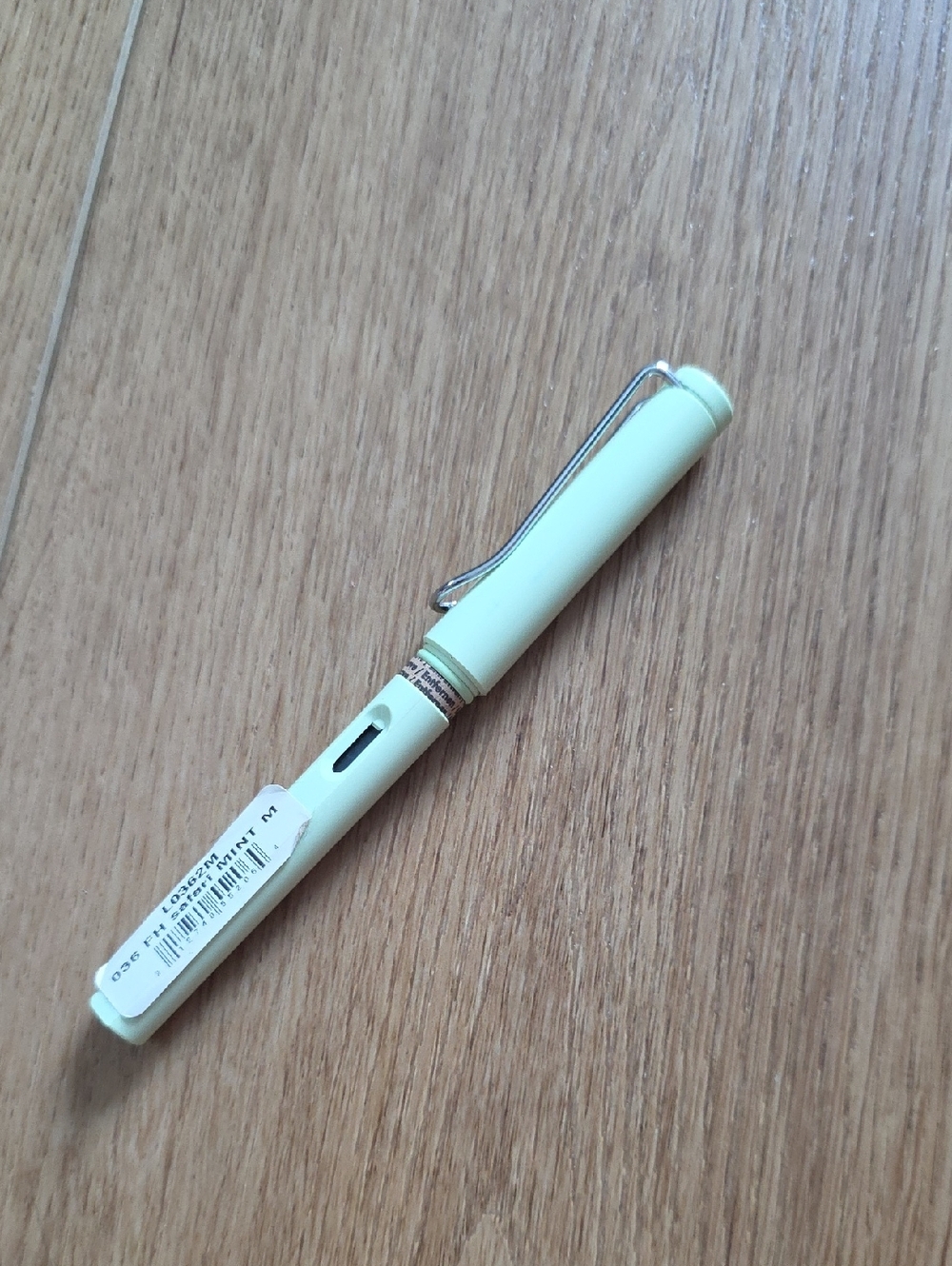 Lamy Safari Fountain Pen in Mint - Picture 2 of 5